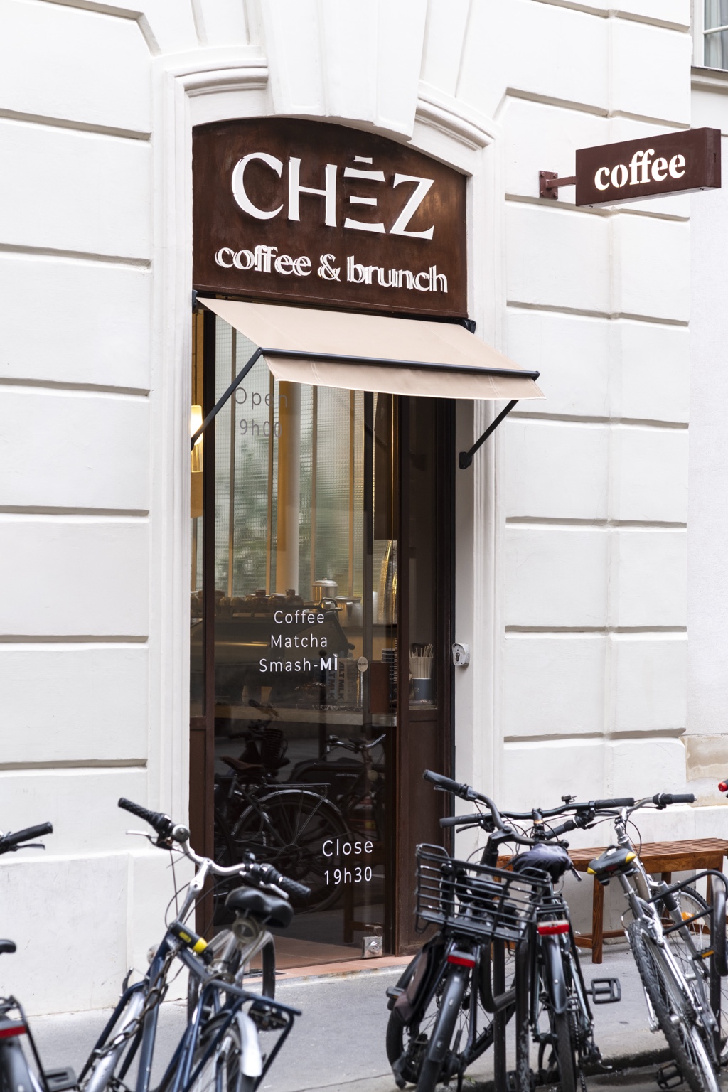Aménagement du café dans le Marais, en collaboration avec Alda Studio